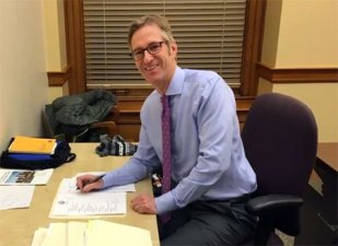 Portland's new Mayor, Ted Wheeler, rode his bike to work Tuesday despite the 25 degree weather.
Starting the day off with a bike ride will put a smile on your face, even in 25 degree weather. Photo: Ted Wheeler via Twitter