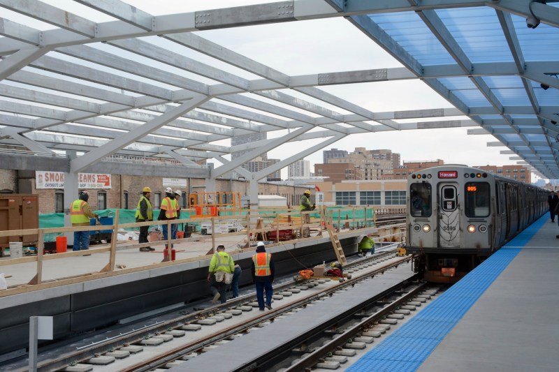 The second island platform is under construction. Visible in the background is an ad for Smoke Dreams, "Chicago's #1 Smoke Shop," located in the adjacent building. Photo: CTA