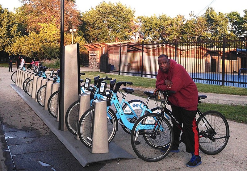 A Divvy station in Austin, which got its first stations last year, spaced about a quarter mile from each other. Photo: John Greenfield