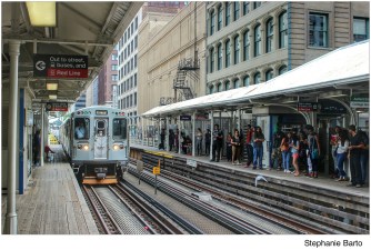 Narrow platforms on the State/Lake. Photo: Stephanie Barto