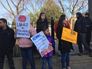 Albany Park residents call on Albany Bank to rethink its relationship with Silver Properties Group. Photo: Lynda Lopez