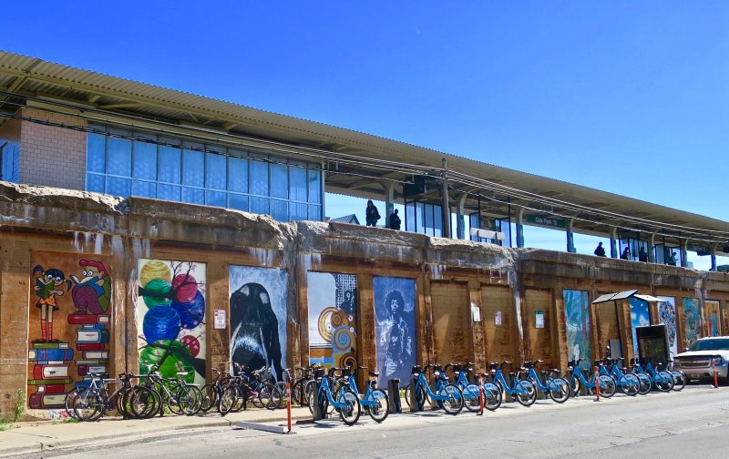 A Divvy station by the Oak Park Green Line stop. Photo: Brian Crawford
