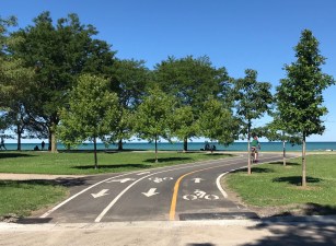 The new bike trail (with an access lane for pedestrians) crosses Simonds Drive south of Foster. Photo: John Greenfield