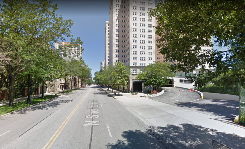 The 5500 block of North Sheridan Road, looking north. Edgewater Beach Apartments are to the right. Image: Google Street View