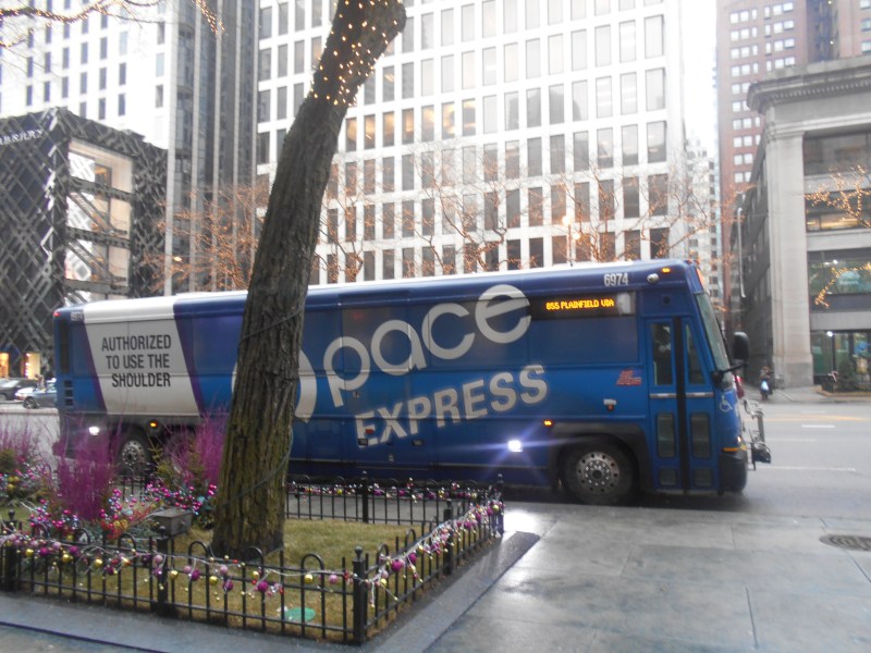A route 855 express bus leaves the Magnificent Mile. Photo: Igor Studenkov