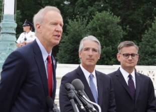 Bruce Rauner, Illinois Policy Institute CEO John Tillman, and then-IPI attorney and current TOD plan opponent Jacob Huebert, celebrating the anti-union Janus decision on the steps of the U.S. Supreme Court. Image: Chicago Sun-Times