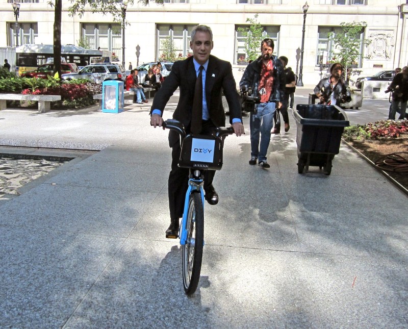 Emanuel rides a Divvy bike at Daley Plaza. Photo: John Greenfield