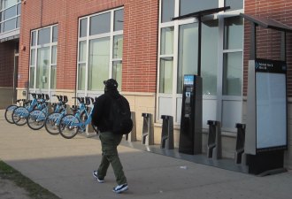 Walking in Englewood. Photo: John Greenfield