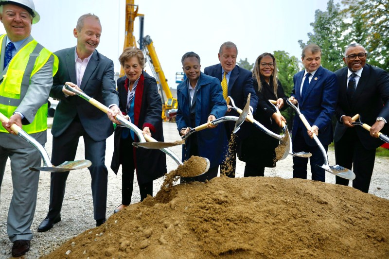 Matthew Walsh of Walsh Construction; Tom Tunney, 44th ward alderman; Congresswoman Jan Schakowsky; Mayor Lori Lightfoot; U.S. Senator Dick Durbin; Kelley Brookins, Federal Transit Administration; Congressman Mike Quigley; Howard Brookins, 21st ward alderman; CTA President Dorval Carter. Photo: City of Chicago