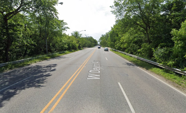 The 6100 block of Devon, where yesterday's victim was killed, lacks sidewalks. Image: Google Maps