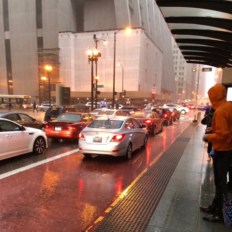 Motorists illegally drive in downtown Loop Link bus lanes. Photo: Kevin Zolkiewicz