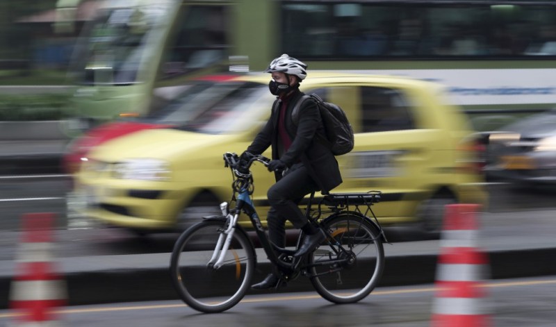 An emergency bike lane in Bogotá. Photo via Taiwan News