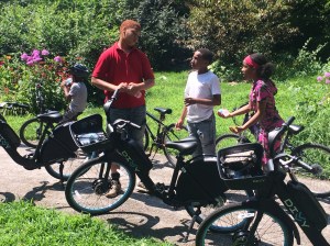 Youth check out the e-Divvies at a community event in Riverdale last year. Photo: James Porter