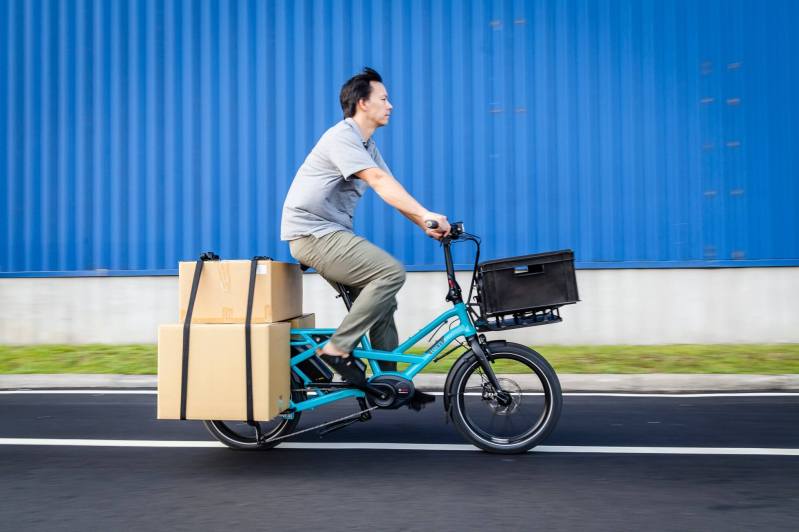An electric cargo bike by Tern, one of the companies that is providing e-cycles to Chicago aid organizations.