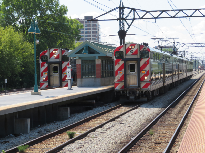 Metra Electric Trains at the 57th Street. Photo: Jeff Zoline