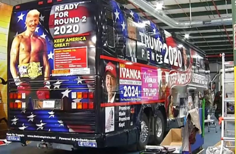An unofficial Trump campaign bus. Image: CBS17.com