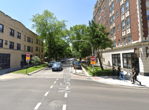 The existing contraflow bike lane on Greenview south of Morse. Streetsblog Chicago assistant editor Courtney Cobbs proposes extending this further south to create a lower-stress alternative to Glenwood. Image: Google Maps
