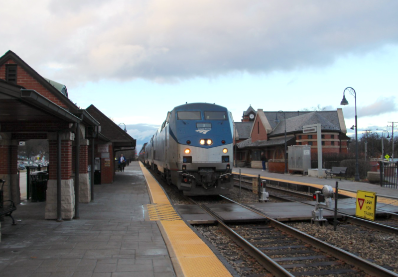 An Empire Builder train in Glenview. Photo: Jeff Zoline