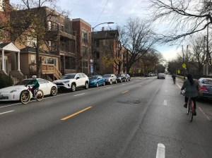 The new dashed bike lanes on Damen this afternoon. Photo: John Greenfield