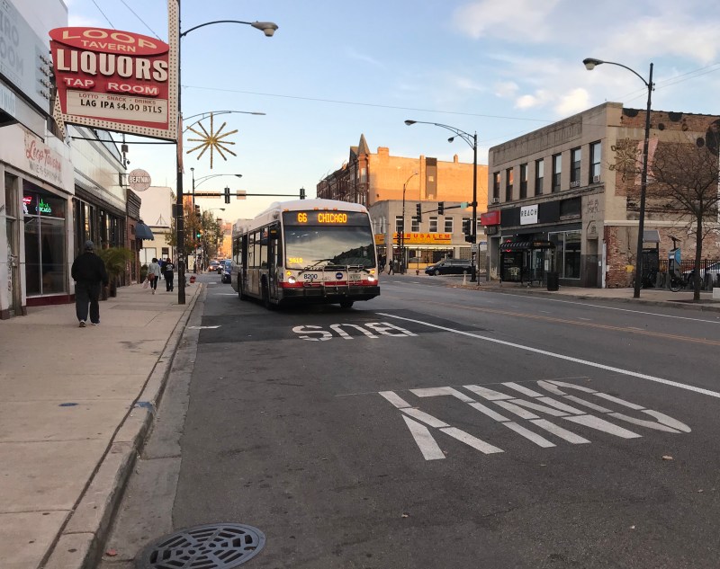 CTA pop-up bus lanes on Chicago Avenue. Photo: John Greenfield