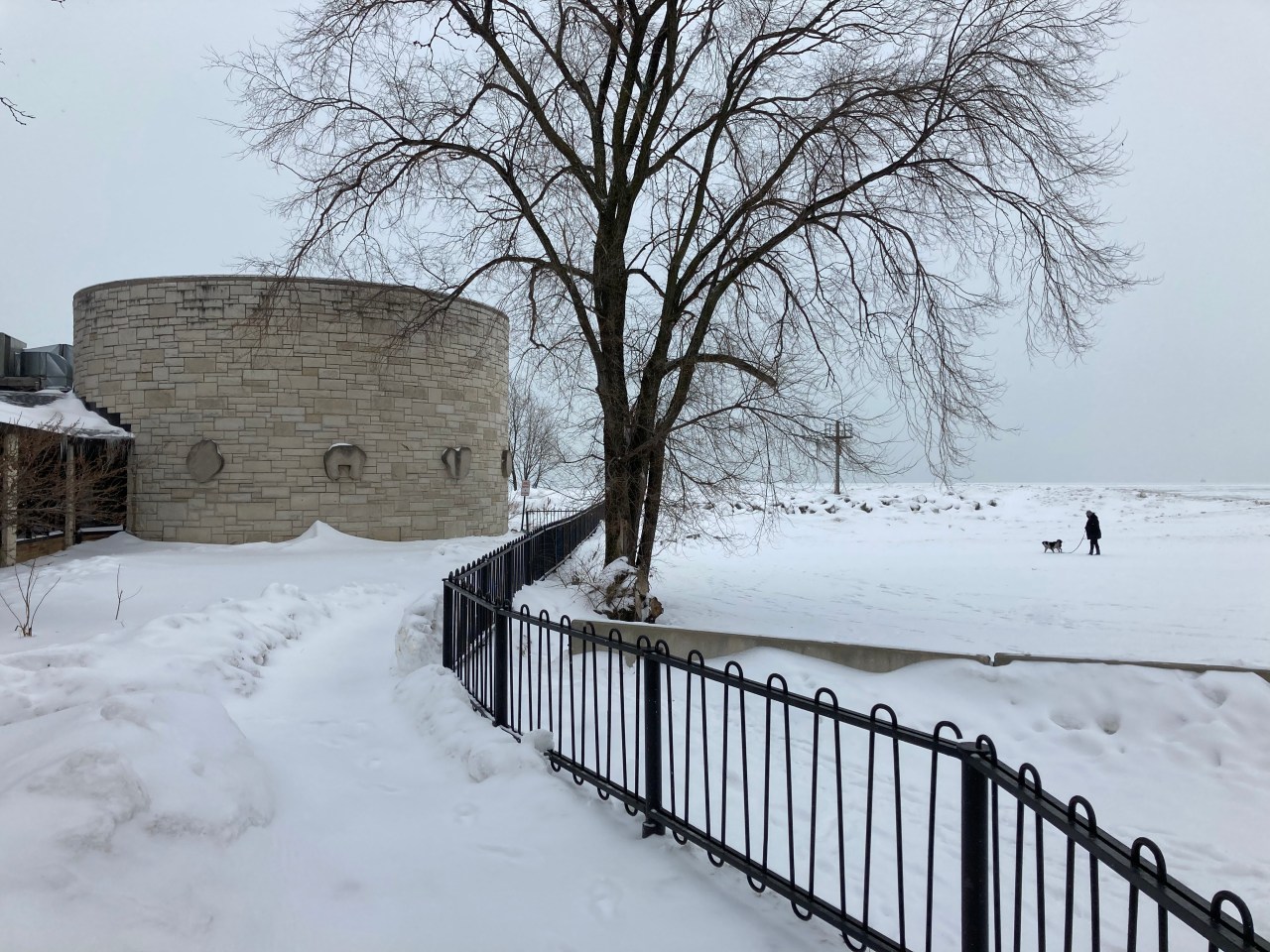 Thorndale Beach and Emanuel Congregation synagogue. Photo: John Greenfield