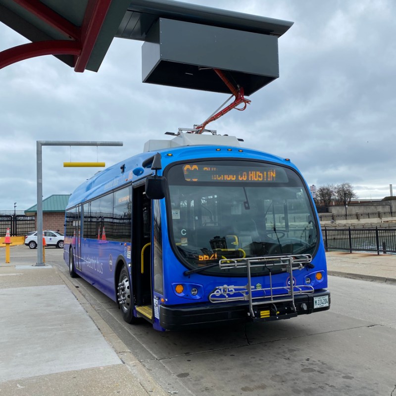 Charging a bus a Navy Pier. Photo: Mia Park