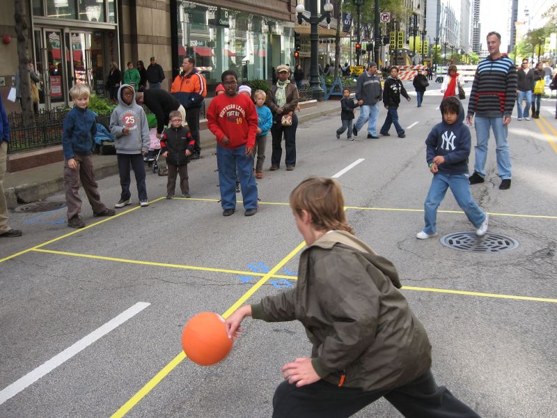 Open Streets on State in 2011. Photo: Chicago Loop Alliance