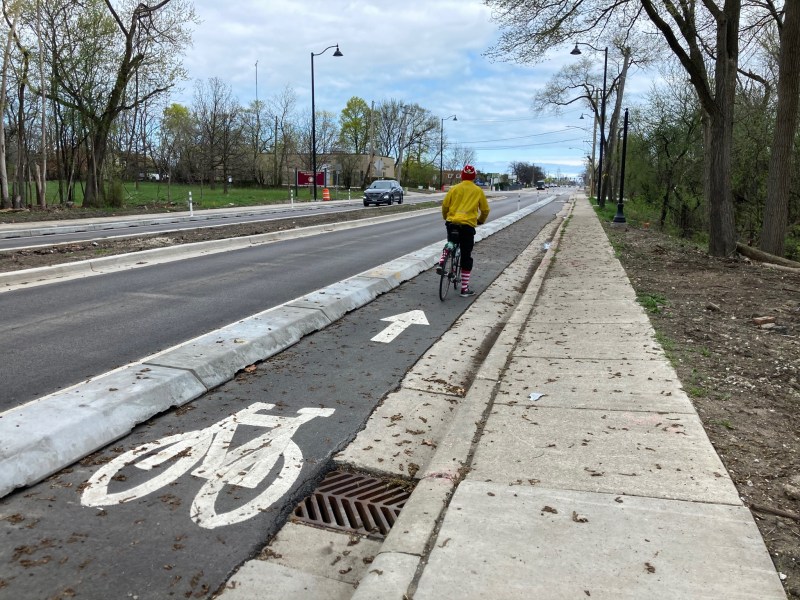 A concrete curb-protected bike lane recently installed on Howard Street near the North Branch Trail. Photo: John Greenfield