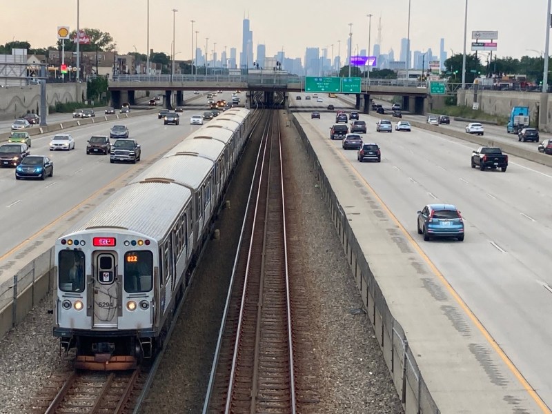 A southbound Red Line train, as seen from 57th Street. Photo: John Greenfield