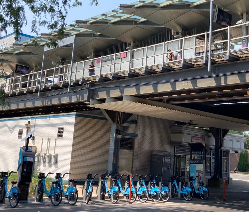Waiting for a Pink Line train in the North Lawndale community on the West Side. Photo: John Greenfield
