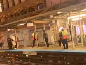 Still from a video of the altercation on the State/Lake Loop 'L' platform on July 28 that ended in a stabbing. Image: John Murphy