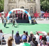 A mariachi band plays at previous Meet Me on the Mile event that pedestrianized Michigan Avenue near the Water Tower.