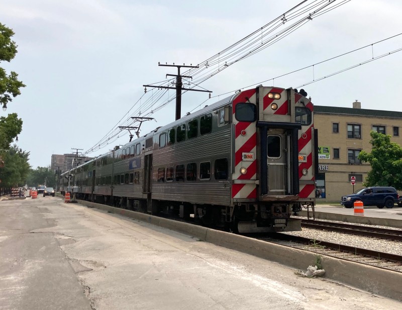 A Metra Electric District train on 71st Street in South Shore. Unlike the MED, most Metra lines are diesel-powered. Photo: John Greenfield