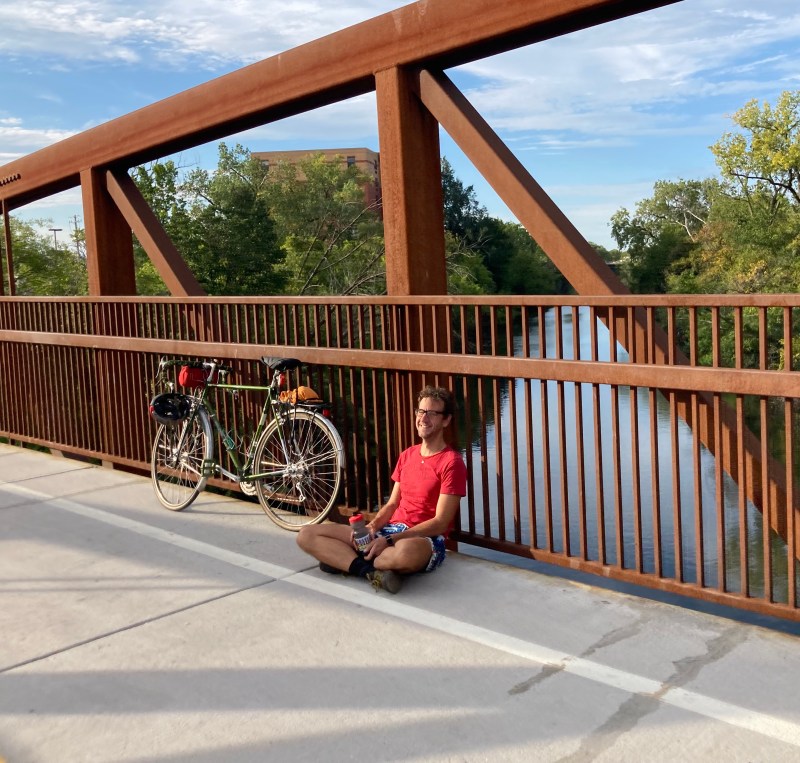 Boulevard Bikes owner Kevin Womac on the Lincoln Village Pedestrian Bridge, aka the Stone-Free Bridge, a little north of Peterson Avenue (6000 N.) Photo: John Greenfield