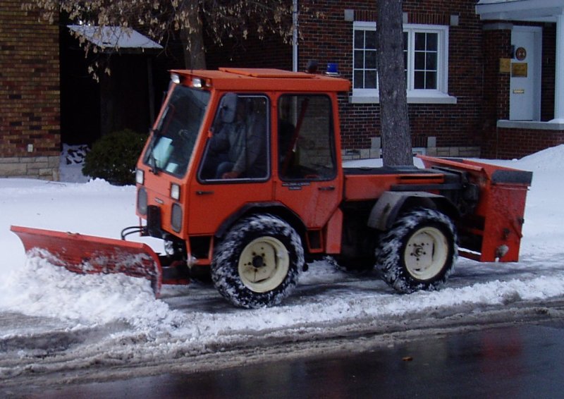 A sidewalk-clearing plow in Ottawa, Ontario, Canada. Photo: Wikipedia