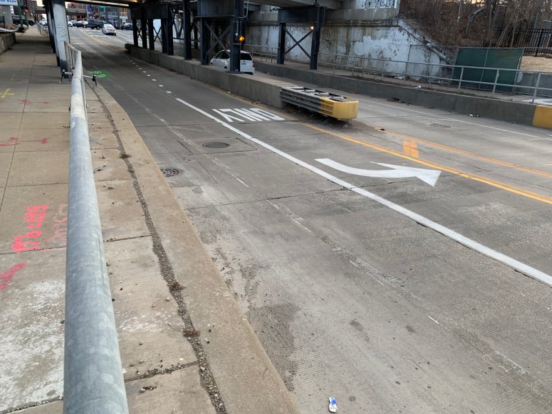 Looking south on Halsted below an Orange Line and Metra viaduct just south of the river. The existing bike lane has been scraped out to make room for a left turn lane for truckers. Photo: Matthew Maule