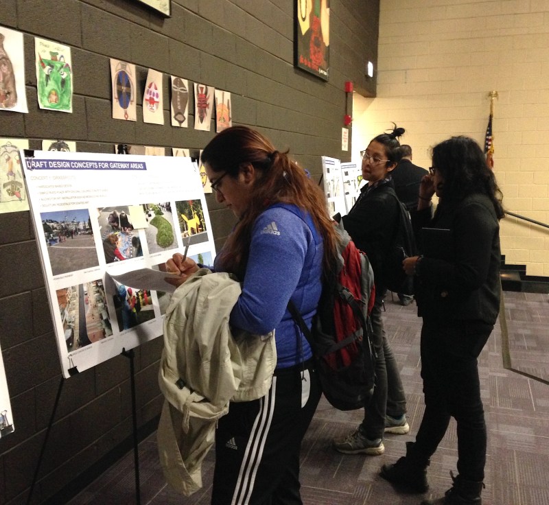 A community meeting on El Paseo bike and pedestrian trail plan in Little Village in 2016. Photo: John Greenfield