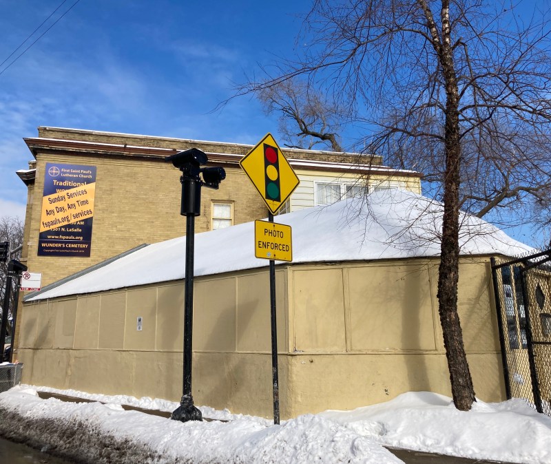 A red light camera near Graceland Cemetery in Chicago's Lakeview neighborhood. Photo: John Greenfield