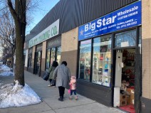 The wholesale handbag and accessories district on the 4500 block of North Clark Street. Photo: John Greenfield