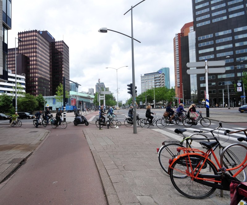 A protected intersection in Rotterdam. Photo: Ralf Roletschek via Wikipedia