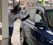 A person wearing a "Free Gas Donated by Dr. Willie Wilson" t-shirt at yesterday's giveaway. Photo: John Greenfield