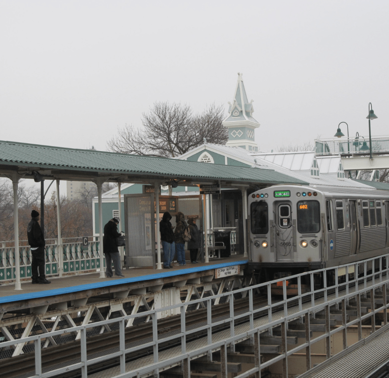 The Lake/Ashland 'L' station. Is it really necessary to have a redundant bus directly below the Lake Street branch? Roger Romanelli says yes. Photo: Jeff Zoline.